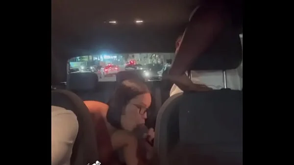 Asiática Gostosa Fodendo No Pelo Com Motorista Na Rua  na Frente Do Noivo